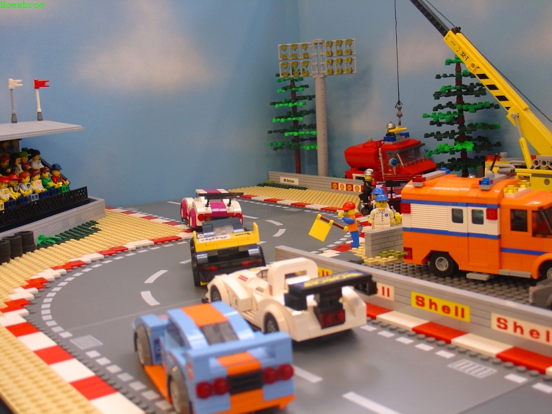 Illustration for article titled This Lego diorama puts the official theme to shame